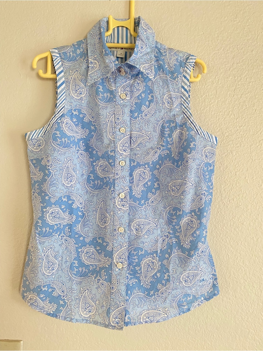Tommy Hilfiger Light Blue Paisley Sleeveless Button-Down Top